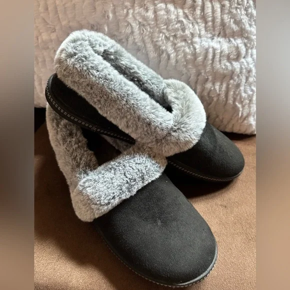 Skechers Black and Gray Women's Slippers - Picture 3 of 6